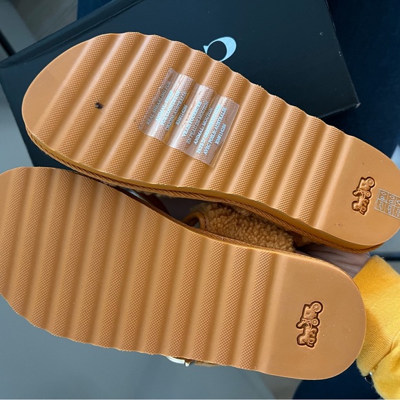 Coach Hollie Flip Flop size 5.5 butterscotch color - Picture 4 of 4